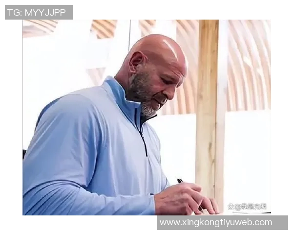 杨瀚森揭秘克里斯哥哥的努力生活习惯每天早起自学英语与妻子视频通话 杨瀚森揭秘克里斯哥哥的努力生活习惯每天早起自学英语与妻子视频通话