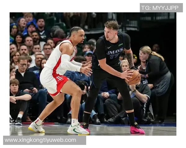 狄龙两节半遭遇6犯离场全场表现平平仅得12分2板1助1断 狄龙两节半遭遇6犯离场全场表现平平仅得12分2板1助1断