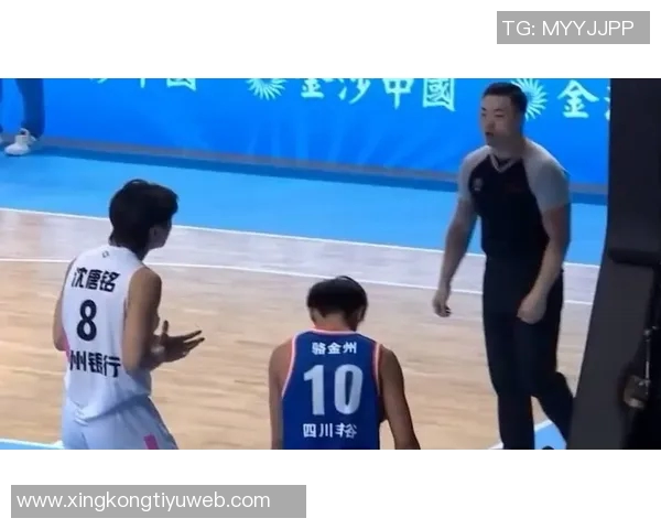 全运U18男篮排位赛北京队逆转吉林队佟冠霖贡献19分6板助力胜利