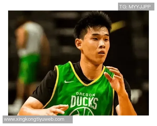 林葳上半场表现平平仅得2分但3次助攻展现传球潜力引人关注 林葳上半场表现平平仅得2分但3次助攻展现传球潜力引人关注